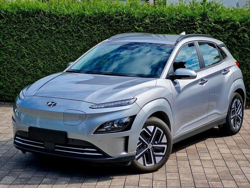 Grau Gebraucht 2022 Hyundai Kona Select SUV | 19.600 € (Etwas zu teuer) - Bild 1/4