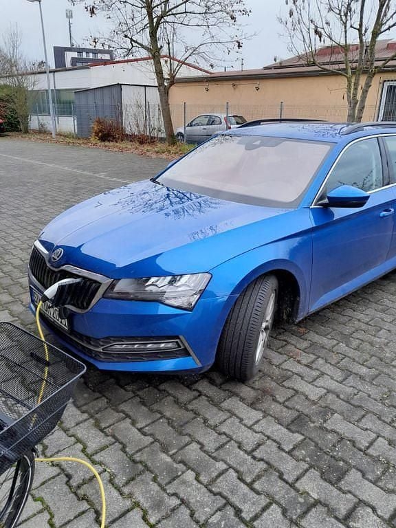 Blau Gebraucht 2020 Skoda Superb Ambition Kombi | 22.500 € (Fairer Preis) - Bild 1/4