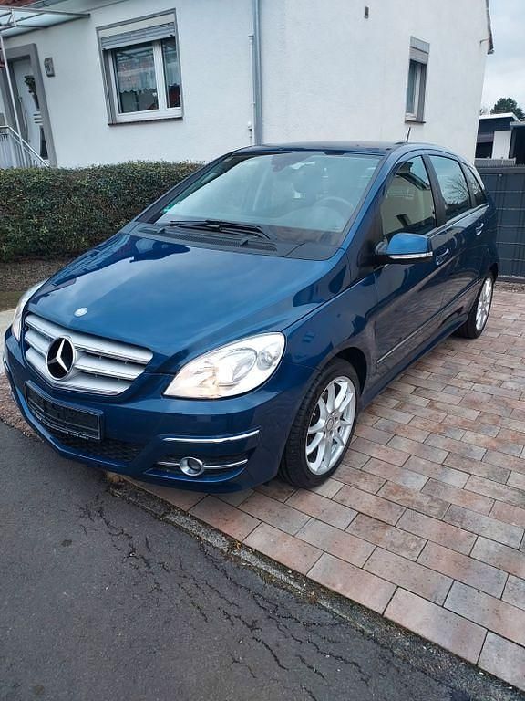 Blau Gebraucht 2010 Mercedes B200 Van / Kleinbus | 5.800 € (Fairer Preis) - Bild 1/4