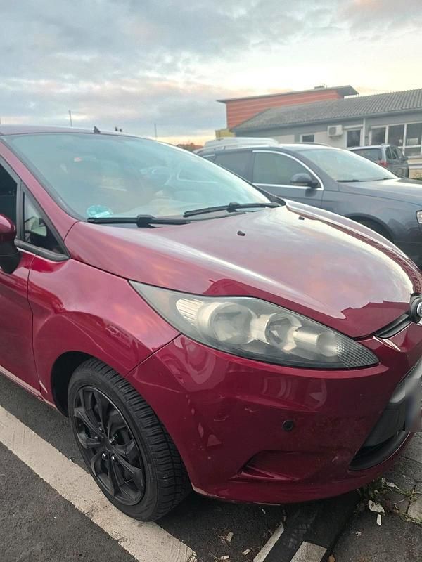 Gebraucht Ford Fiesta 60 PS (44 kW) 2009 Rot Kleinwagen