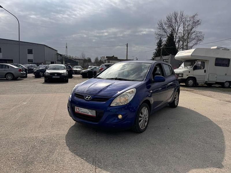 Sparkle blue Gebraucht 2011 Hyundai i20 Edition+ Kleinwagen | 2.990 € (Fairer Preis) - Bild 1/4
