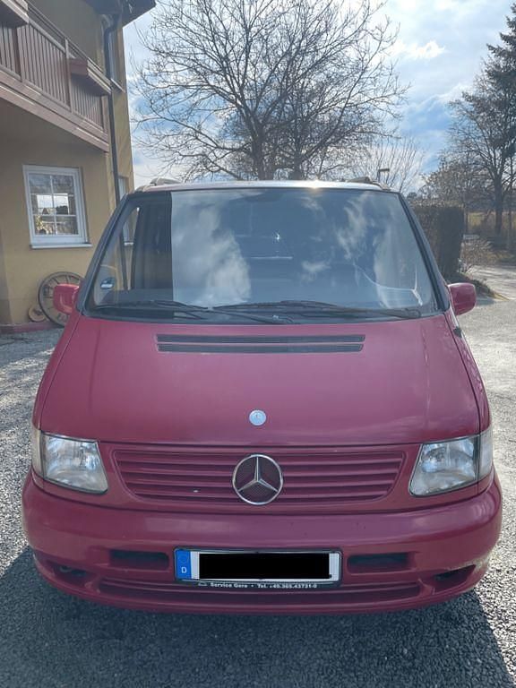 Gebraucht Mercedes V220 122 PS (89 kW) 2000 Rot Van / Kleinbus