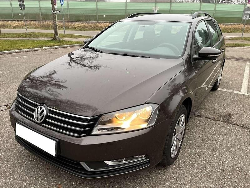 Braun Gebraucht 2013 VW Passat Comfortline Kombi | 7.900 € (Superpreis) - Bild 1/4