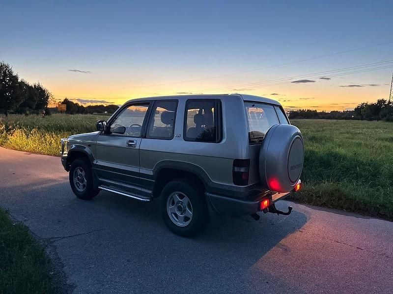 Grau Gebraucht 1993 Opel Monterey SUV | 9.500 € - Bild 1/4