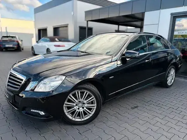 Gebraucht Mercedes E200 Avantgarde 184 PS (135 kW) 2009 Schwarz Limousine
