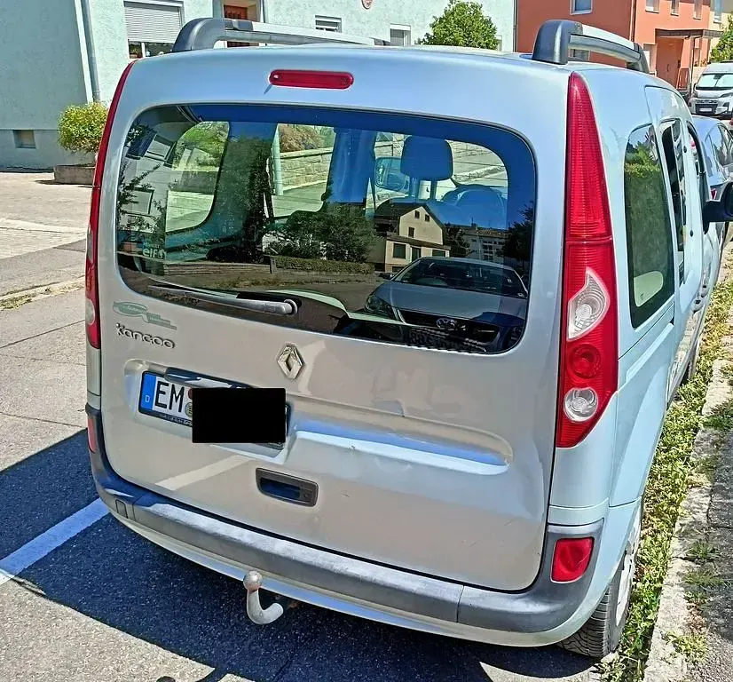 Gebraucht Renault Kangoo Expression 106 PS (77 kW) 2009 Silber Van / Kleinbus