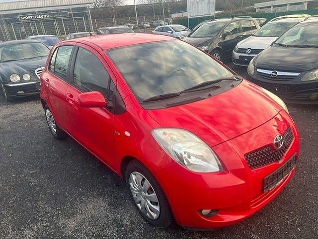 Gebraucht Toyota Yaris Sol 90 PS (66 kW) 2008 Rot Limousine