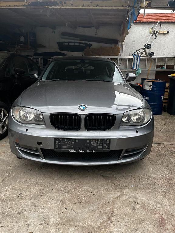 Grau Gebraucht 2010 BMW 116 Kleinwagen | 3.358 € (Fairer Preis) - Bild 1/4