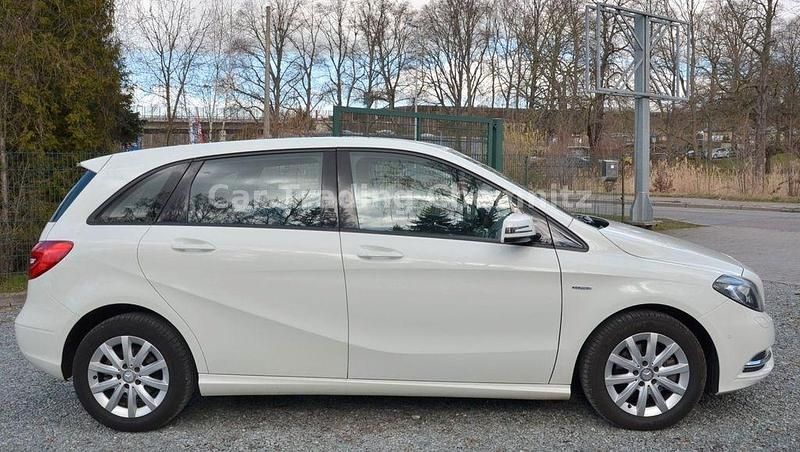 Gebraucht Mercedes B200 136 PS (100 kW) 2012 Weiß Van / Kleinbus