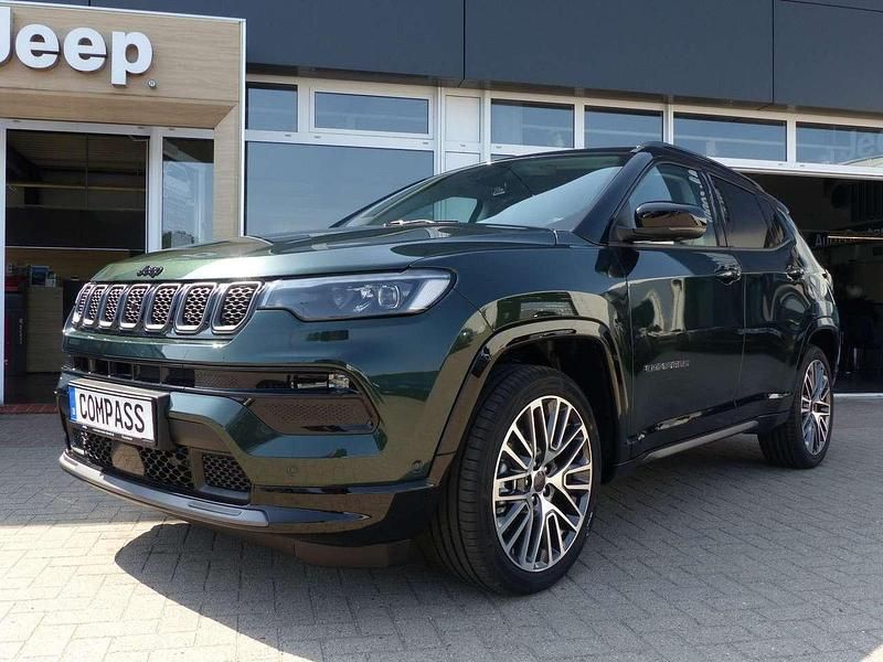 Techno green metallic clear co Neu 2025 Jeep Compass Summit SUV | 37.580 € (Fairer Preis) - Bild 1/4