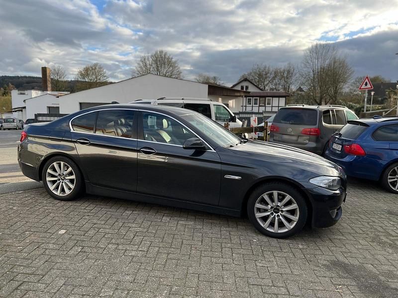 Gebraucht BMW 520 184 PS (135 kW) 2012 Schwarz Limousine