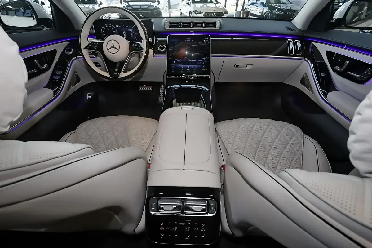 Gebraucht Mercedes S400 AMG 330 PS (242 kW) 2023 Manufaktur diamantweiß bright Limousine