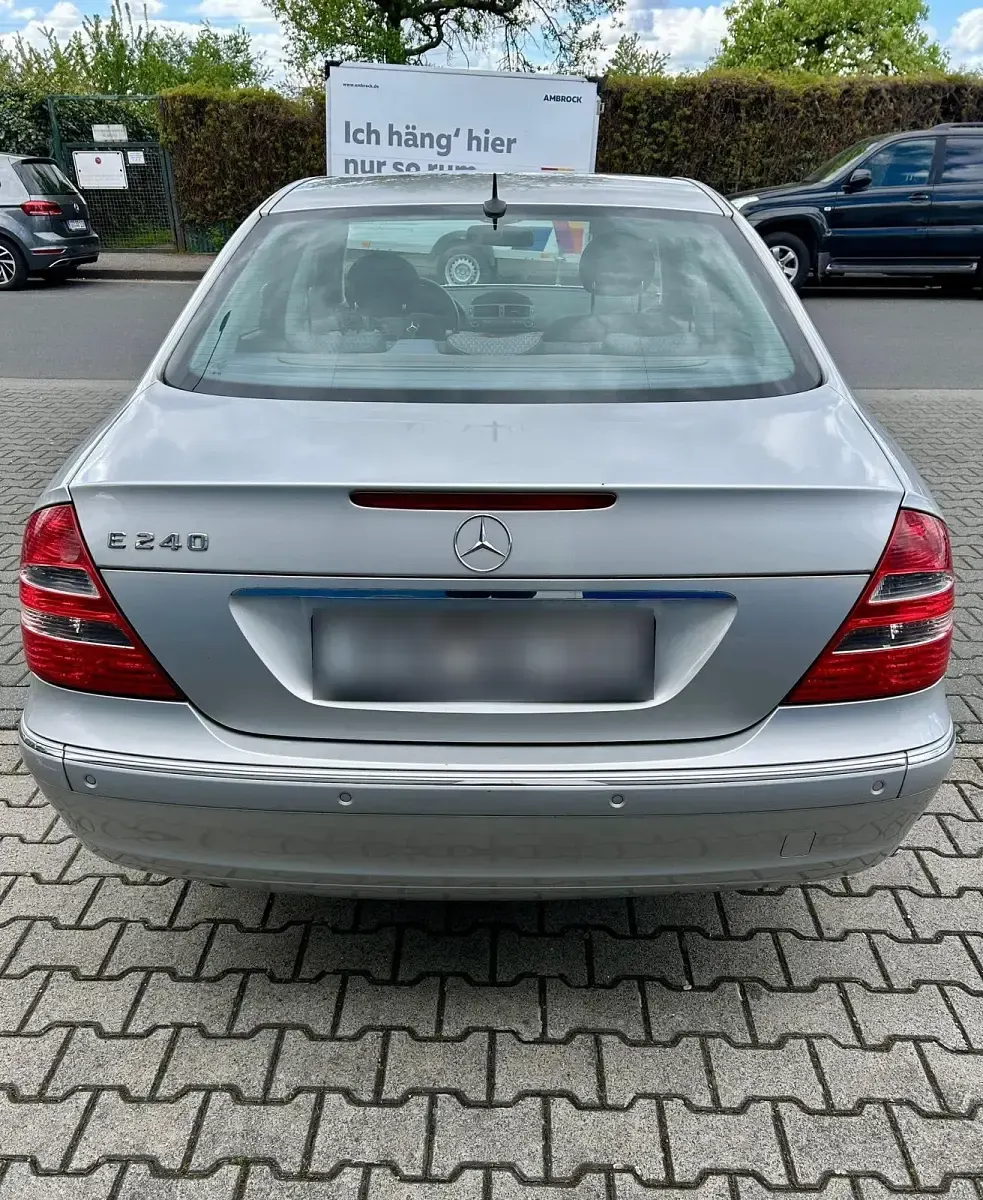Gebraucht Mercedes E240 177 PS (130 kW) 2003 Silber Limousine