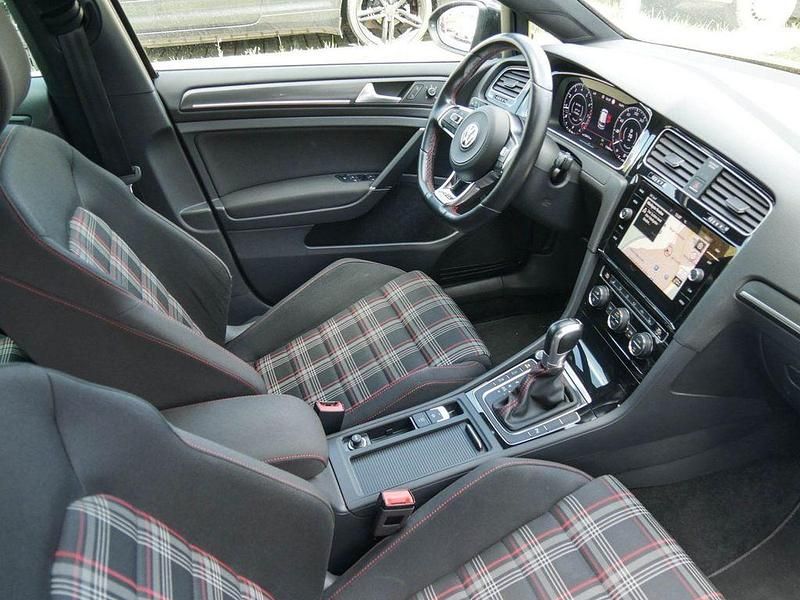 Second-hand VW Golf VII GTI 230 CP (169 kW) 2018 Negru Berlinǎ