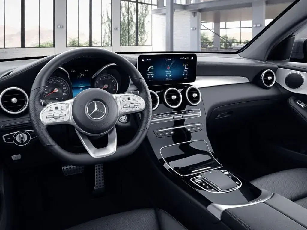 Gebraucht Mercedes GLC300 AMG 245 PS (180 kW) 2024 Grau / selenitgrau Coupé