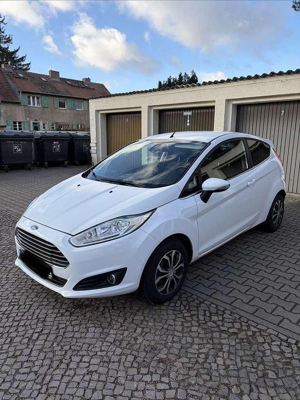 Gebraucht Ford Fiesta Titanium 80 PS (58 kW) 2013 Weiß Kleinwagen