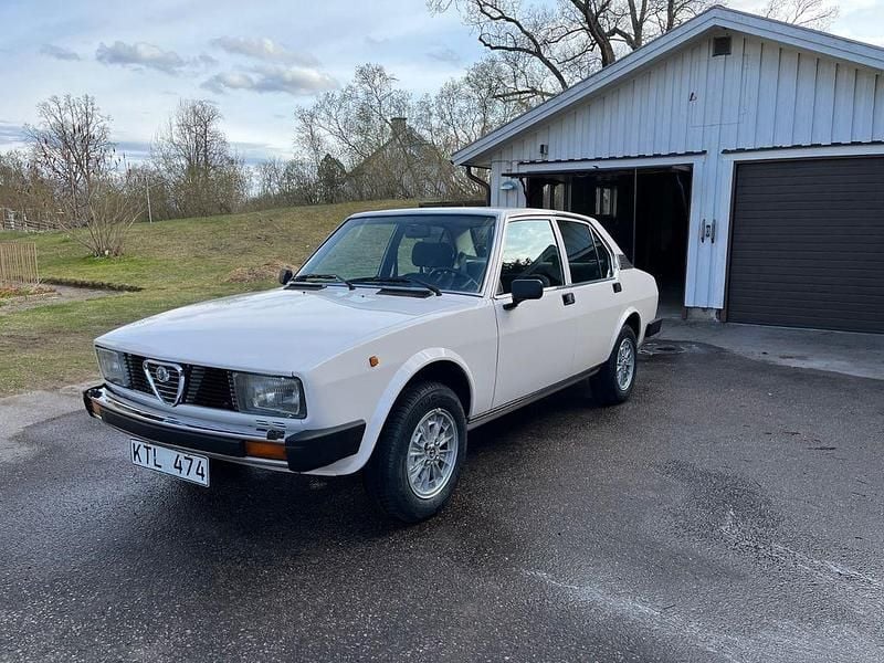 Weiß Gebraucht 1981 Alfa Romeo Alfetta Limousine | 21.235 € - Bild 1/4