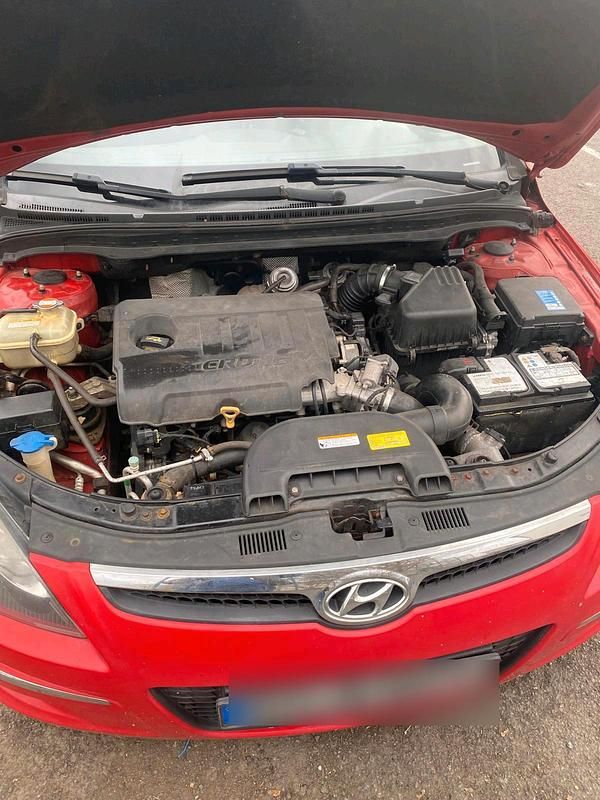 Gebraucht Hyundai i30 90 PS (66 kW) 2010 Rot Kombi