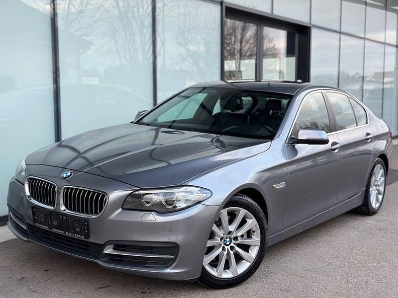Grau Gebraucht 2015 BMW 520 Sport Line Limousine | 8.900 € - Bild 1/4