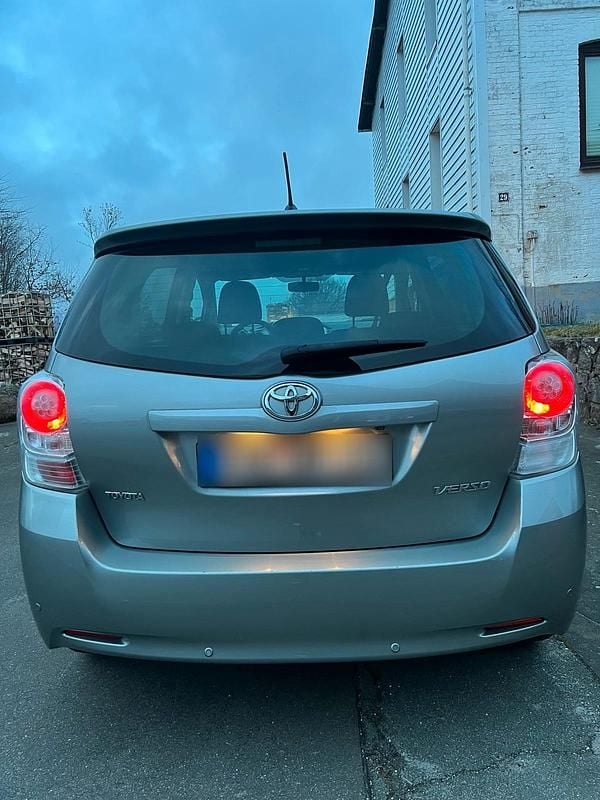 Gebraucht Toyota Verso 150 PS (110 kW) 2012 Grau Van / Kleinbus