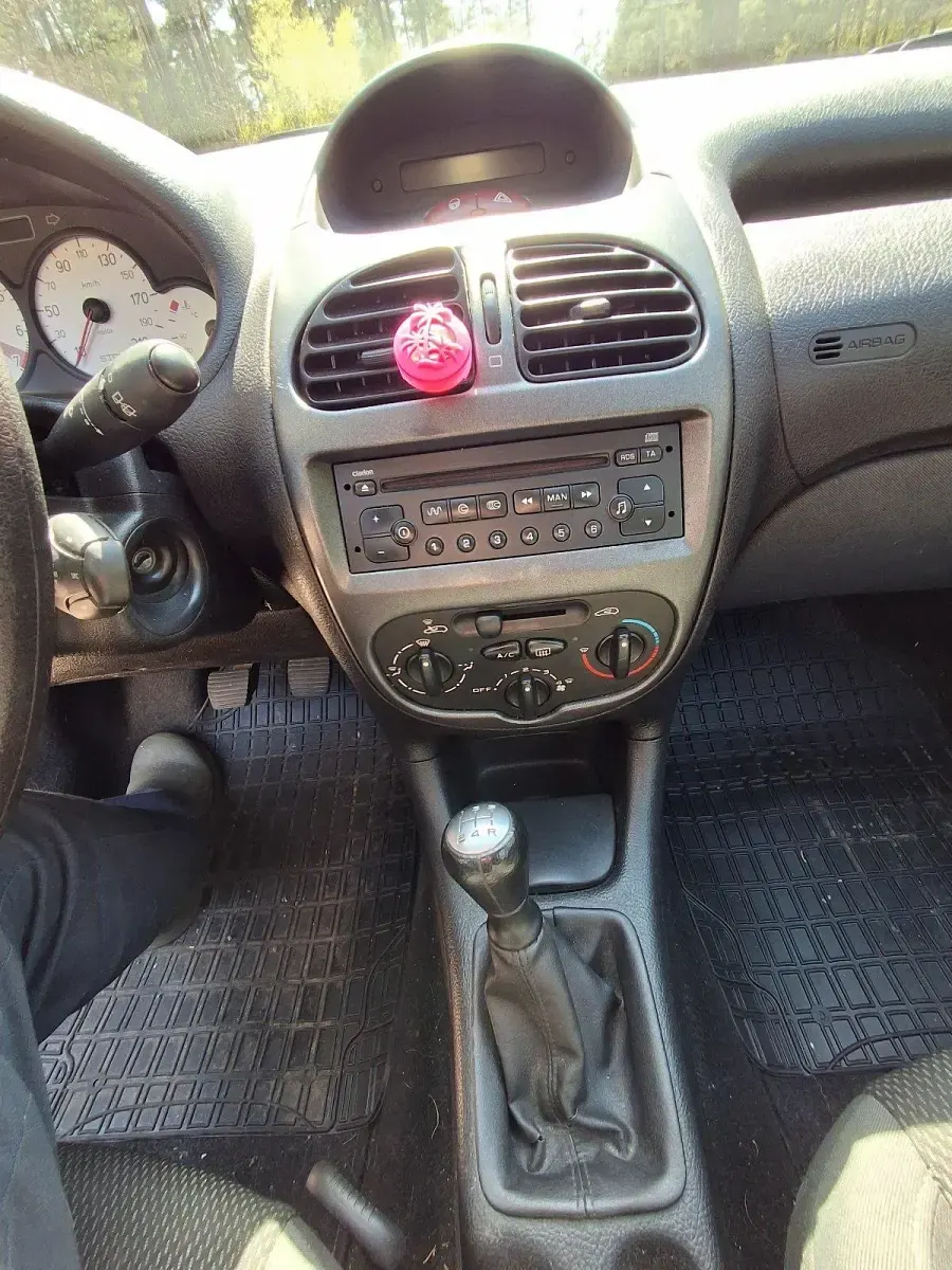 Używany Peugeot 206 75 KM (55 kW) 2008 Srebrny Hatchback