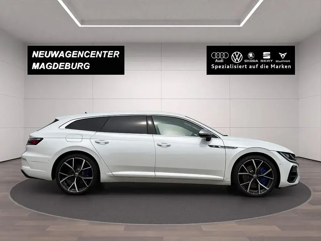 Gebraucht VW Arteon R 320 PS (235 kW) 2023 Oryxweiß perlmutteffekt Kombi