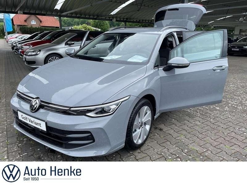 Mondsteingrau Gebraucht 2024 VW Golf VIII Life Kombi | 25.999 € (Fairer Preis) - Bild 1/4