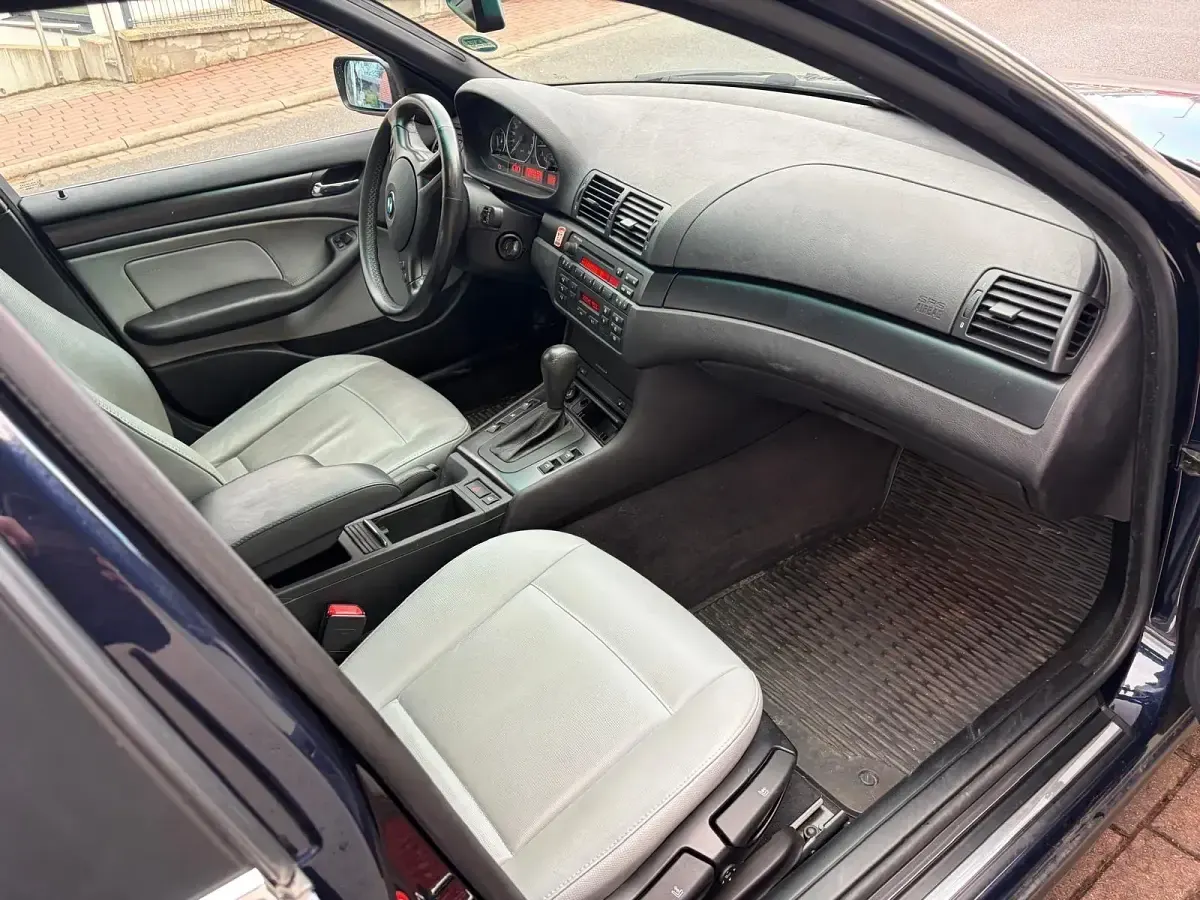 Gebraucht BMW 320 170 PS (125 kW) 2004 Blau Limousine