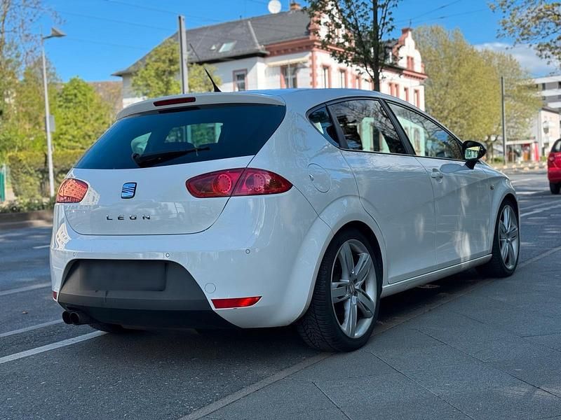 Usata Seat Leon FR 265 CV (194 kW) 2010 Bianco Utilitaria