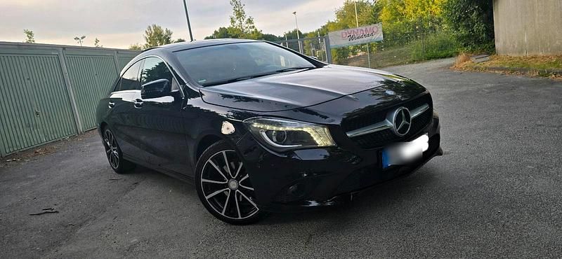 Schwarz Gebraucht 2013 Mercedes CLA220 Limousine | 12.999 € (Guter Preis) - Bild 1/4