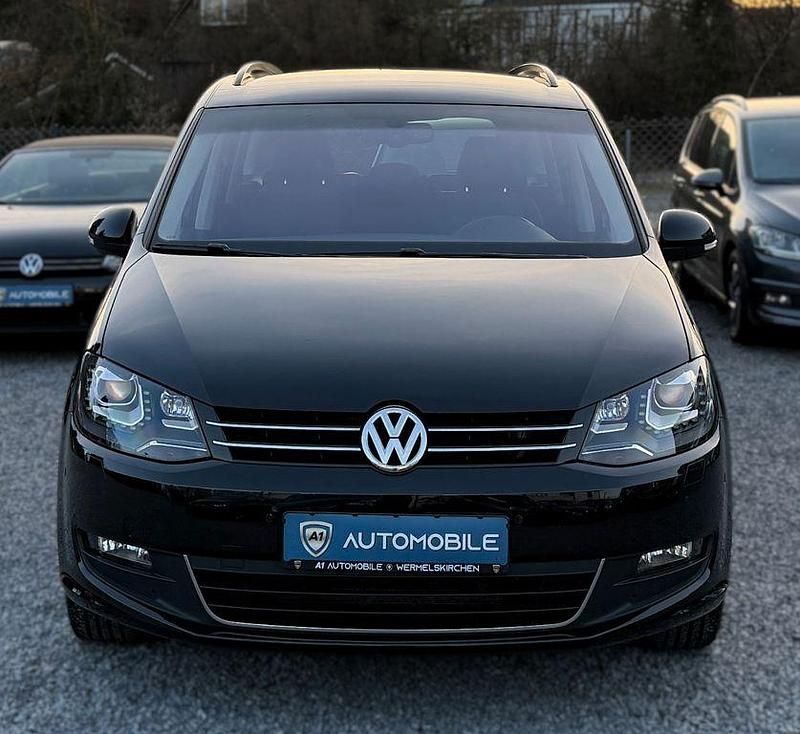 Second-hand VW Sharan 170 CP (125 kW) 2011 Negru Monovolum