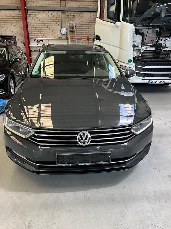Grau Gebraucht 2016 VW Passat Kombi | 11.200 € (Guter Preis) - Bild 1/4
