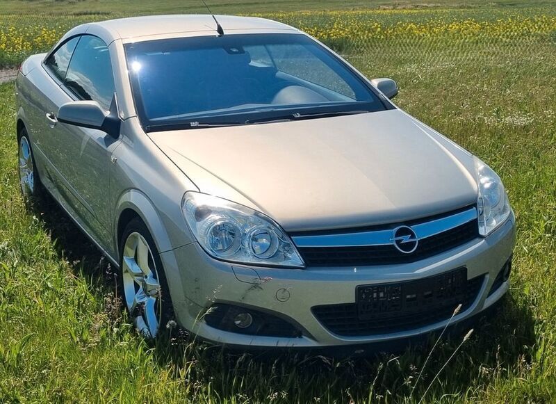 Grau Gebraucht 2007 Opel Astra Cabriolet Cosmo Cabrio | 4.499 € (Teuer) - Bild 1/4