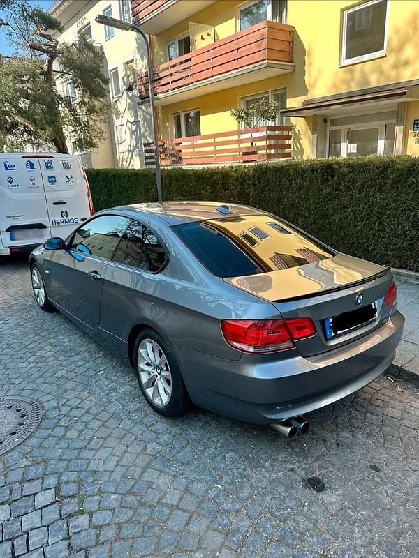 Gebraucht BMW 320 170 PS (125 kW) 2009 Grau Coupé
