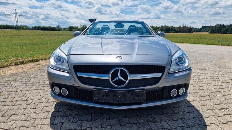 Grau Gebraucht 2015 Mercedes SLK200 AMG Cabrio | 24.500 € (Fairer Preis) - Bild 1/4