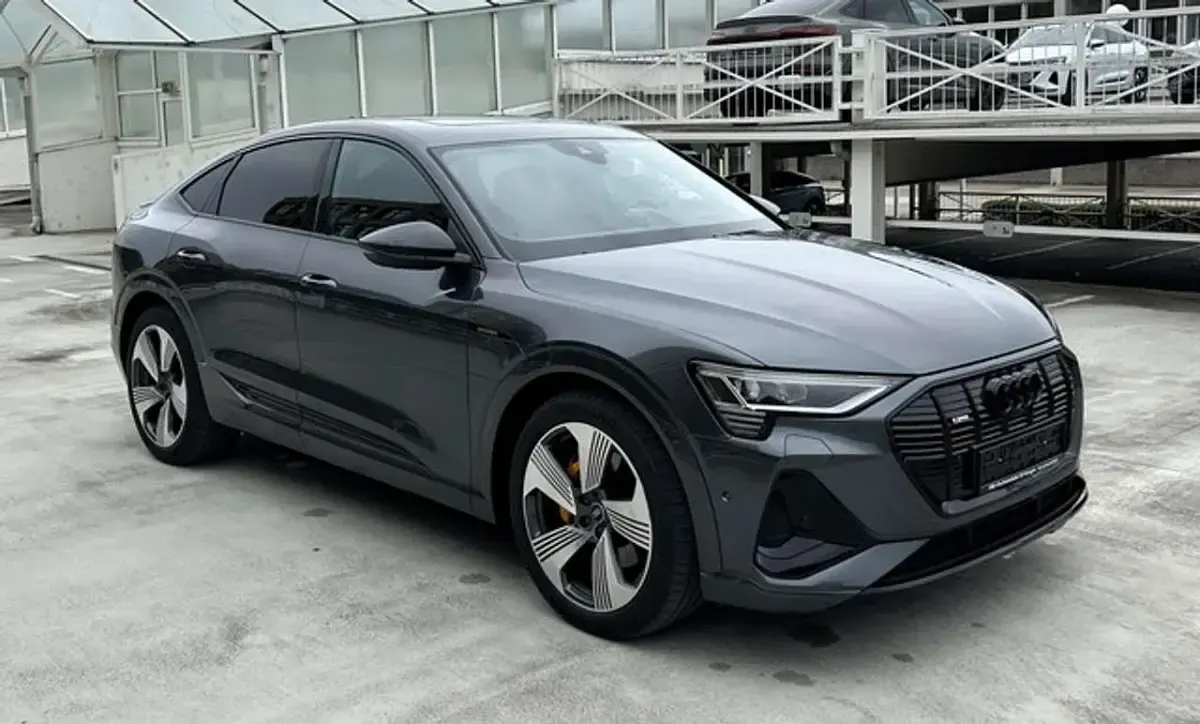 Gebraucht Audi e-tron Sportback S-Line 300 kW (408 PS) 2022 Daytonagrau perleffekt SUV