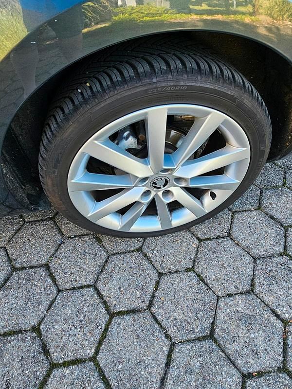 Grau Gebraucht 2017 Skoda Octavia Kombi | 12.800 € (Fairer Preis) - Bild 1/4