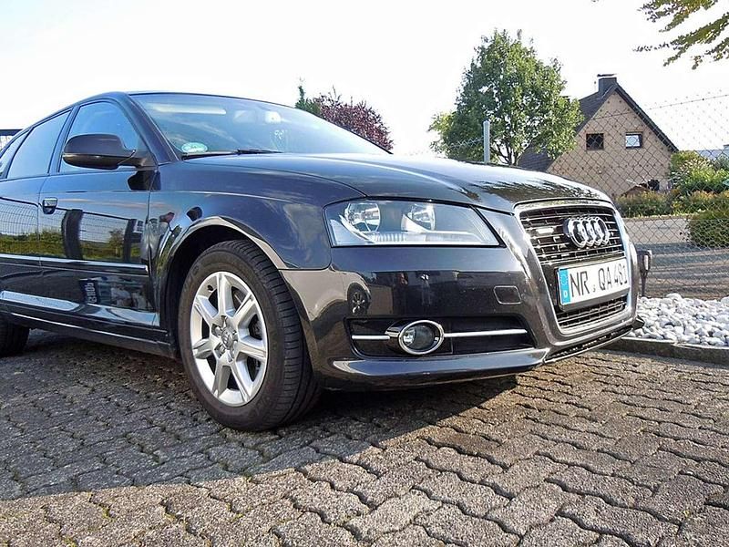 Schwarz Gebraucht 2011 Audi A3 Sportback Ambiente Kleinwagen | 6.500 € (Teuer) - Bild 1/4