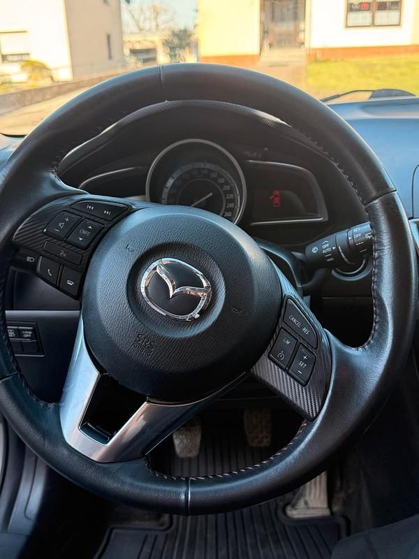 Gebraucht Mazda 3 120 PS (88 kW) 2015 Silber Kleinwagen