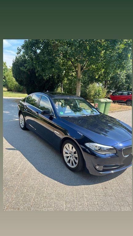 Gebraucht BMW 528 Sport Line 258 PS (189 kW) 2010 Blau Limousine