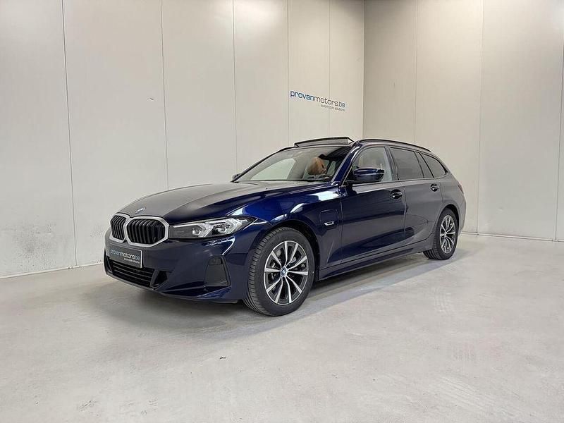 Blau Gebraucht 2023 BMW 320e Kombi | 29.990 € (Fairer Preis) - Bild 1/4