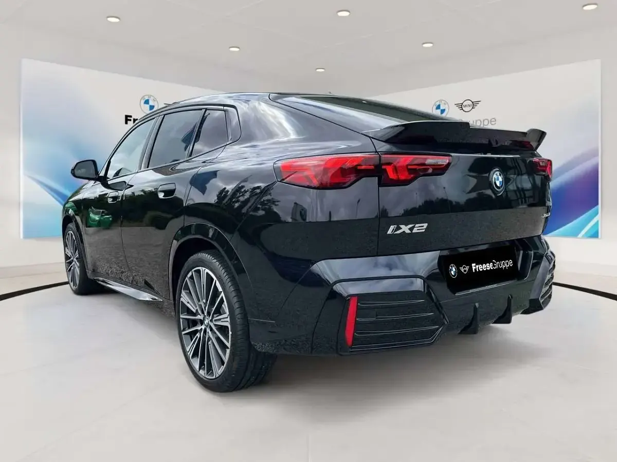 Neu BMW iX2 Performance 230 kW (313 PS) 2026 Schwarz SUV