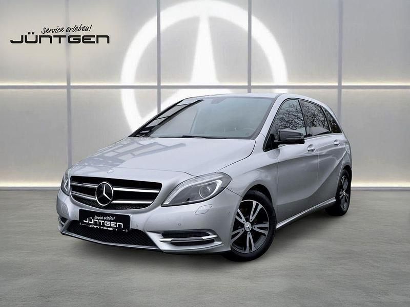 Gebraucht Mercedes B180 Night 122 PS (89 kW) 2013 Silber Kleinwagen