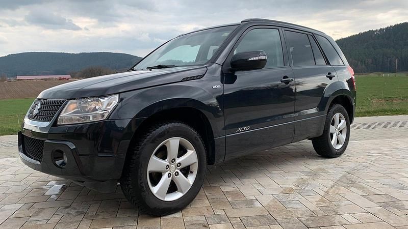 Gebraucht Suzuki Grand Vitara 129 PS (94 kW) 2011 Schwarz SUV