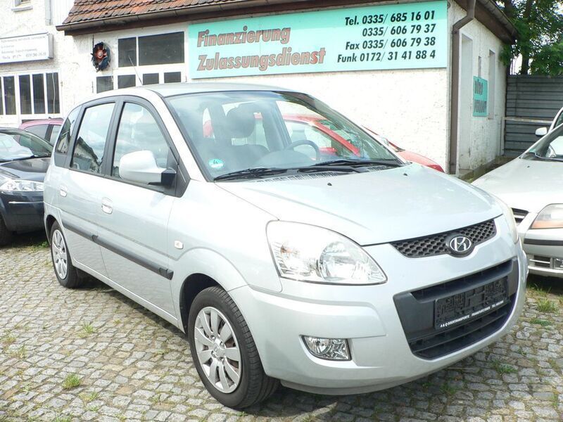 Silber Gebraucht 2009 Hyundai Matrix Comfort Van / Kleinbus | 3.999 € (Teuer) - Bild 1/4