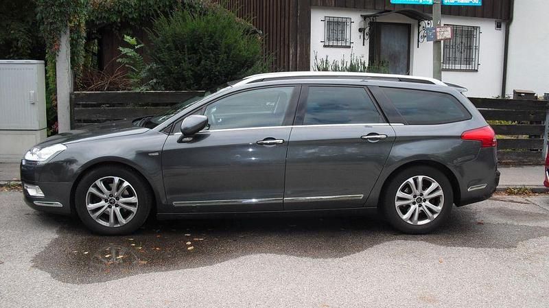 Grau Gebraucht 2014 Citroën C5 Exclusive Kombi | 14.900 € - Bild 1/4