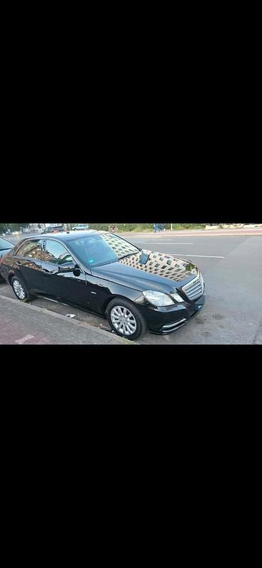 Schwarz Gebraucht 2012 Mercedes E200 Limousine | 8.300 € (Guter Preis) - Bild 1/4