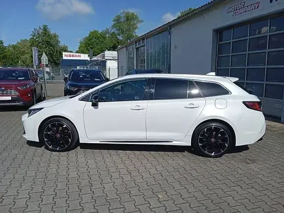 Gebraucht Toyota Corolla Basis 184 PS (135 kW) 2022 Platinumweiss perleffekt Kombi