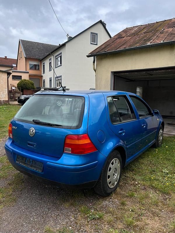 Blau Gebraucht 1999 VW Golf IV Kleinwagen | 2.500 € (Etwas zu teuer) - Bild 1/4