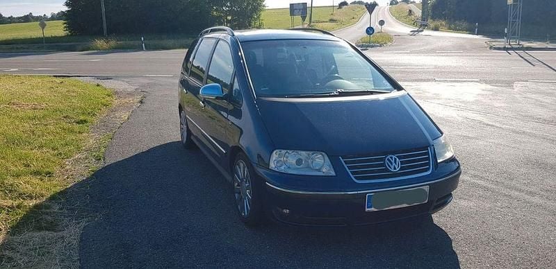 Blau Gebraucht 2005 VW Sharan Highline Van / Kleinbus | 4.200 € (Etwas zu teuer) - Bild 1/4